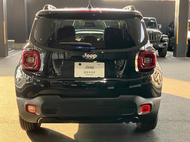 ジープ・レネゲード アルティテュード　ｅ－ハイブリッド　Ｊｅｅｐレネゲード　マイルドハイブリット　試乗車　グレー系　ＡＣＣ　ＥＴＣ２．０　バックモニター　認定中古車　フロントシートヒーター　ステアリングヒーター　運転席パワーシート（8枚目）