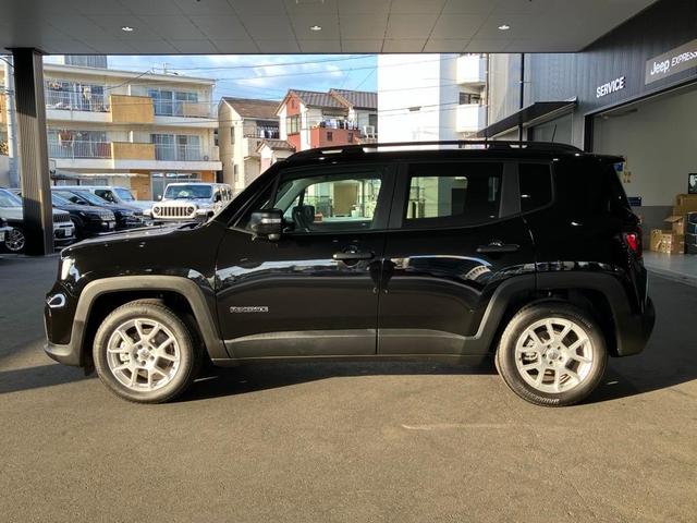 ジープ・レネゲード アルティテュード　ｅ－ハイブリッド　Ｊｅｅｐレネゲード　マイルドハイブリット　試乗車　グレー系　ＡＣＣ　ＥＴＣ２．０　バックモニター　認定中古車　フロントシートヒーター　ステアリングヒーター　運転席パワーシート（9枚目）