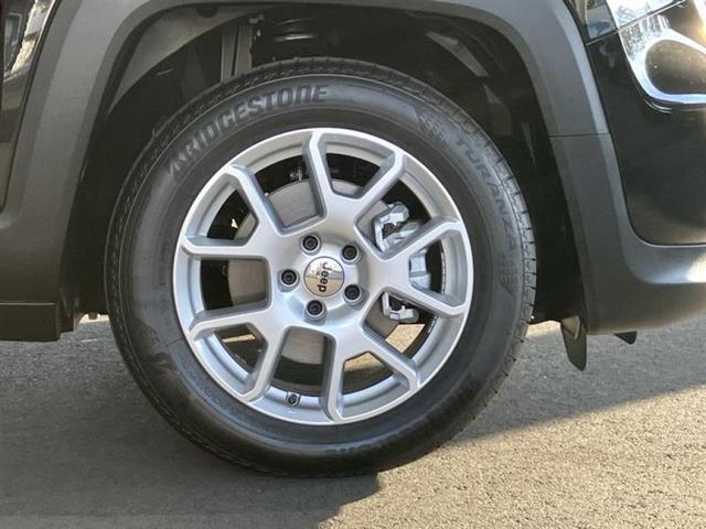 ジープ・レネゲード アルティテュード　ｅ－ハイブリッド　Ｊｅｅｐレネゲード　マイルドハイブリット　試乗車　グレー系　ＡＣＣ　ＥＴＣ２．０　バックモニター　認定中古車　フロントシートヒーター　ステアリングヒーター　運転席パワーシート（10枚目）