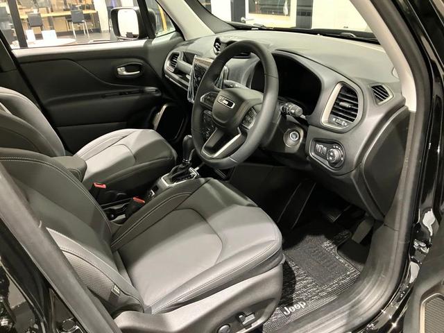 ジープ・レネゲード アルティテュード　ｅ－ハイブリッド　Ｊｅｅｐレネゲード　マイルドハイブリット　試乗車　グレー系　ＡＣＣ　ＥＴＣ２．０　バックモニター　認定中古車　フロントシートヒーター　ステアリングヒーター　運転席パワーシート（15枚目）