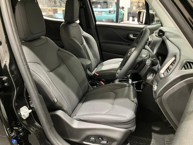 ジープ・レネゲード アルティテュード　ｅ－ハイブリッド　Ｊｅｅｐレネゲード　マイルドハイブリット　試乗車　グレー系　ＡＣＣ　ＥＴＣ２．０　バックモニター　認定中古車　フロントシートヒーター　ステアリングヒーター　運転席パワーシート（16枚目）
