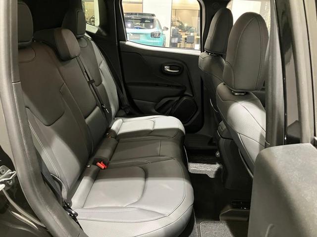 ジープ・レネゲード アルティテュード　ｅ－ハイブリッド　Ｊｅｅｐレネゲード　マイルドハイブリット　試乗車　グレー系　ＡＣＣ　ＥＴＣ２．０　バックモニター　認定中古車　フロントシートヒーター　ステアリングヒーター　運転席パワーシート（18枚目）
