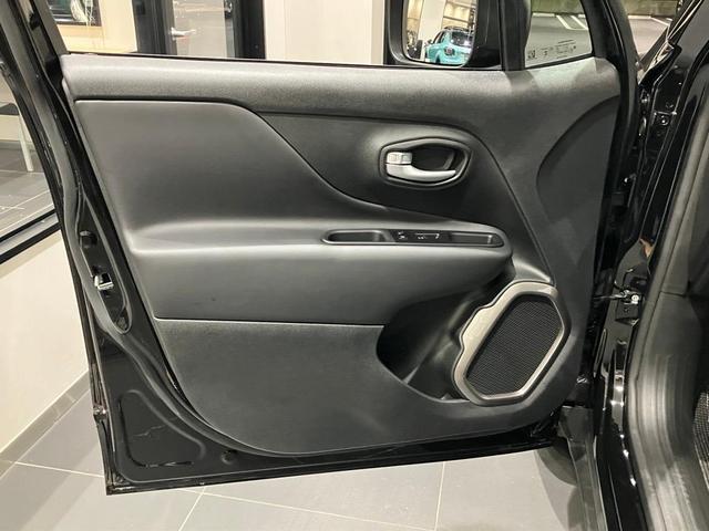 ジープ・レネゲード アルティテュード　ｅ－ハイブリッド　Ｊｅｅｐレネゲード　マイルドハイブリット　試乗車　グレー系　ＡＣＣ　ＥＴＣ２．０　バックモニター　認定中古車　フロントシートヒーター　ステアリングヒーター　運転席パワーシート（22枚目）