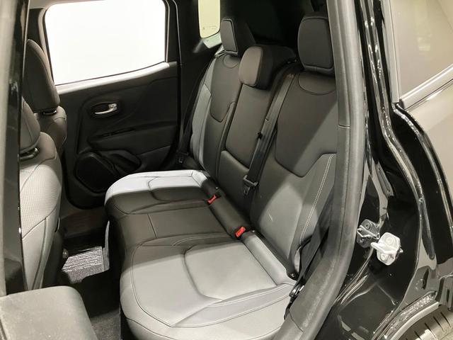 ジープ・レネゲード アルティテュード　ｅ－ハイブリッド　Ｊｅｅｐレネゲード　マイルドハイブリット　試乗車　グレー系　ＡＣＣ　ＥＴＣ２．０　バックモニター　認定中古車　フロントシートヒーター　ステアリングヒーター　運転席パワーシート（24枚目）