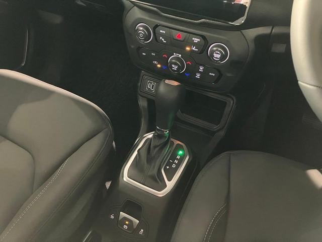 ジープ・レネゲード アルティテュード　ｅ－ハイブリッド　Ｊｅｅｐレネゲード　マイルドハイブリット　試乗車　グレー系　ＡＣＣ　ＥＴＣ２．０　バックモニター　認定中古車　フロントシートヒーター　ステアリングヒーター　運転席パワーシート（29枚目）