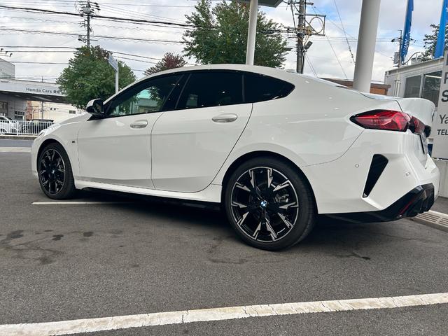 内外装の状態は自信アリ！ぜひ一度ご覧ください！室内には「光触媒ルームコーティング」と「ヤナセシートガード」をぜひ。きれいな室内を維持するために開発された室内用コーティングです！