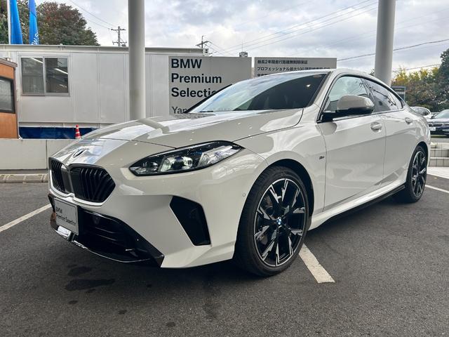 航空機エンジンの会社から始まったＢＭＷ社。自動車用エンジンにもそのノウハウが生かされ、今までに数々の名誉ある賞を受賞してきました。シルクのようと例えられる回転フィール、その真髄を是非ご体感下さい。