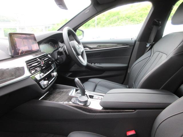 540i xDriveツーリング MスポーツSR黒革BPS(12枚目)