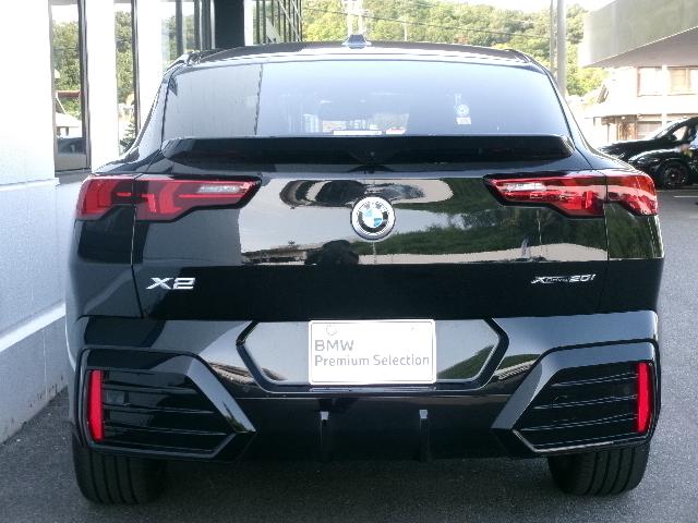 Ｘ２ ｘＤｒｉｖｅ　２０ｉ　Ｍスポーツハイラインパッケージ　ガラスルーフ／ベージュレザーシート／シートヒーター／ハンドルヒーター／ハーマンカードンスピーカー／カーブドディスプレイ／ワイヤレスチャージ／電動トランク／２０ＡＷ／禁煙／１オーナー下取車（15枚目）