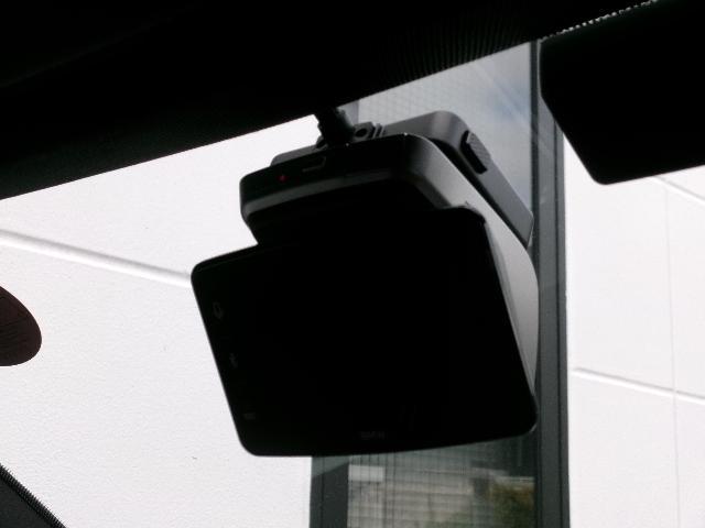 Ｍ３ Ｍ３ツーリング　コンペティション　Ｍ　ｘＤｒｉｖｅ　ＭコンフォートＰＫＧ　エクステンドメリノフィオナレッド革　カーブドディスプレイ　ハーマンカードン　サンプロテクションガラス　オートトランク　禁煙　１オーナー　認定中古車（11枚目）
