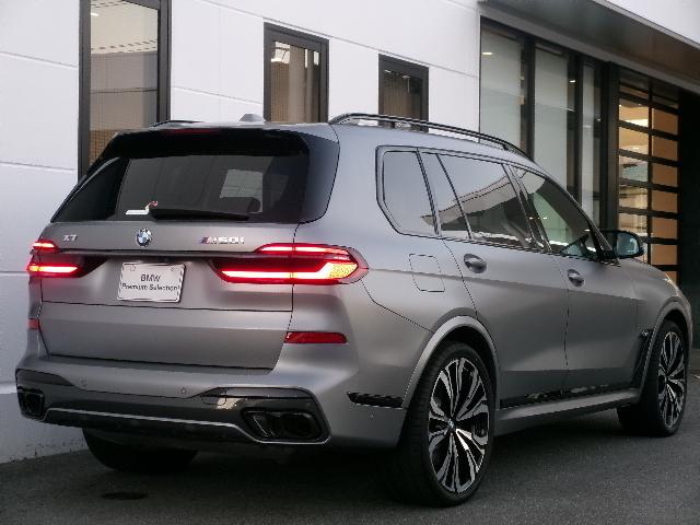 X7 M60i xDrive Individualボディカラーフローズンピュアグレー 23AW アイボリーホワイトメリノ革 パノラマガラスサンルーフ ハーマンカードン 温冷カップホルダー 7人乗り デモカー 認定中古車(4枚目)