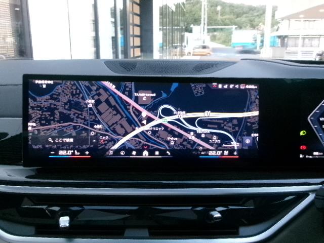 X7 M60i xDrive Individualボディカラーフローズンピュアグレー 23AW アイボリーホワイトメリノ革 パノラマガラスサンルーフ ハーマンカードン 温冷カップホルダー 7人乗り デモカー 認定中古車(18枚目)