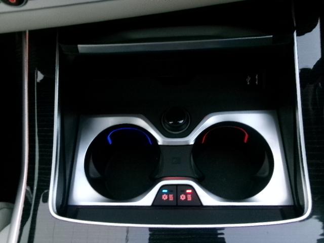 X7 M60i xDrive Individualボディカラーフローズンピュアグレー 23AW アイボリーホワイトメリノ革 パノラマガラスサンルーフ ハーマンカードン 温冷カップホルダー 7人乗り デモカー 認定中古車(20枚目)