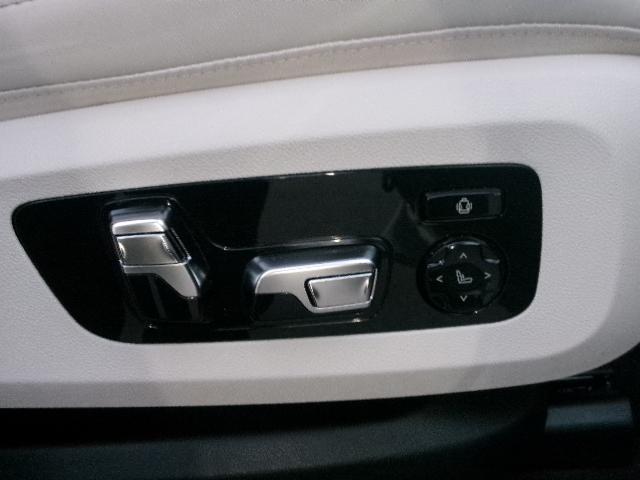 X7 M60i xDrive Individualボディカラーフローズンピュアグレー 23AW アイボリーホワイトメリノ革 パノラマガラスサンルーフ ハーマンカードン 温冷カップホルダー 7人乗り デモカー 認定中古車(25枚目)