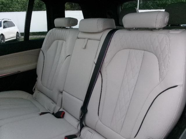 X7 M60i xDrive Individualボディカラーフローズンピュアグレー 23AW アイボリーホワイトメリノ革 パノラマガラスサンルーフ ハーマンカードン 温冷カップホルダー 7人乗り デモカー 認定中古車(27枚目)