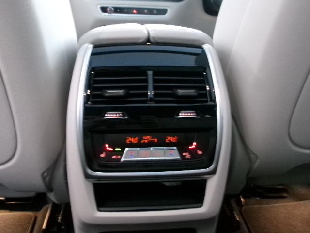 X7 M60i xDrive Individualボディカラーフローズンピュアグレー 23AW アイボリーホワイトメリノ革 パノラマガラスサンルーフ ハーマンカードン 温冷カップホルダー 7人乗り デモカー 認定中古車(29枚目)