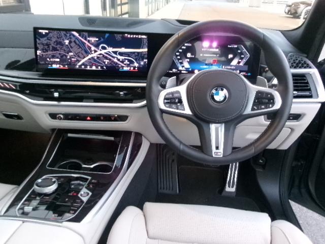X7 M60i xDrive Individualボディカラーフローズンピュアグレー 23AW アイボリーホワイトメリノ革 パノラマガラスサンルーフ ハーマンカードン 温冷カップホルダー 7人乗り デモカー 認定中古車(30枚目)