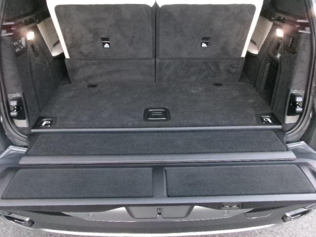 X7 M60i xDrive Individualボディカラーフローズンピュアグレー 23AW アイボリーホワイトメリノ革 パノラマガラスサンルーフ ハーマンカードン 温冷カップホルダー 7人乗り デモカー 認定中古車(36枚目)