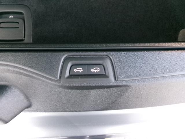 X7 M60i xDrive Individualボディカラーフローズンピュアグレー 23AW アイボリーホワイトメリノ革 パノラマガラスサンルーフ ハーマンカードン 温冷カップホルダー 7人乗り デモカー 認定中古車(37枚目)