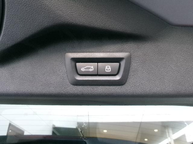 X7 M60i xDrive Individualボディカラーフローズンピュアグレー 23AW アイボリーホワイトメリノ革 パノラマガラスサンルーフ ハーマンカードン 温冷カップホルダー 7人乗り デモカー 認定中古車(38枚目)