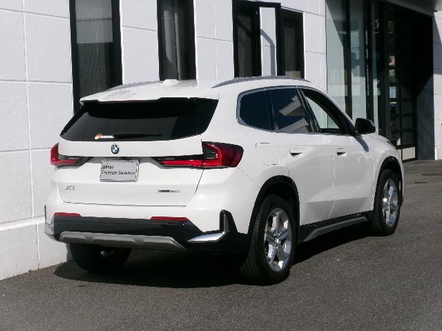 X1 xDrive 20i xライン 18AW タイヤ4本交換 カーブドディスプレイHDDナビ 全方位カメラ ヘッドUPディスプレイ シートヒーター オートトランク LEDヘッドライト 禁煙 1オーナー 認定中古車(5枚目)