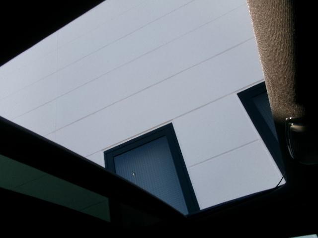 ＯＰのガラスサンルーフ付きです。