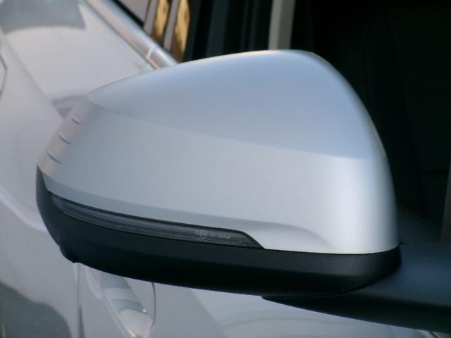 Ｘ１ ｘＤｒｉｖｅ　２０ｄ　ｘライン　１８ＡＷカーブドディスプレイ純正ＨＤＤナビゲーション全方位カメラシートヒーターオートトランクサンプロティションガラスＬＥＤヘッドライト禁煙１オーナー認定中古車（9枚目）