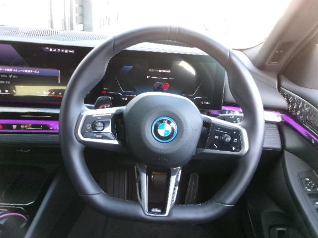 ｉ５ ｅＤｒｉｖｅ　４０ツーリング　Ｍスポーツ　２０ＡＷセレクトＰＫＧパノラマガラスサンルーフハーマンカードンカーブドディスプレイ純正ＨＤＤナビゲーション全方位カメラオートトランクデモカー認定中古車（14枚目）