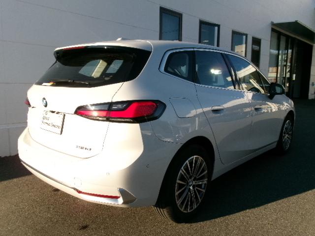 2シリーズ 218dアクティブツアラー エクスクルーシブ 17AWヴェガンザシートカーブドディスプレイ純正ナビゲーション全方位カメラヘッドUPディスプレイシートヒーターオートトランクアダプティブLEDヘッドライトレンタカーUP禁煙認定中古車(4枚目)