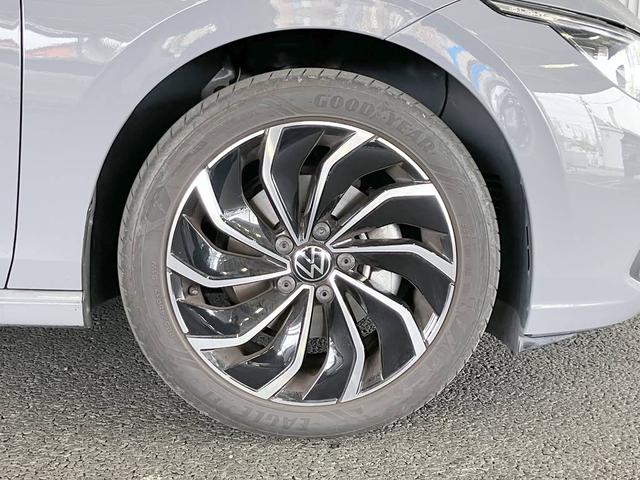 ゴルフ ＴＤＩアクティブアドバンス　プラチナムエディション　認定中古車　純正ナビ　ＥＴＣ　Ｂカメラ　衝突軽減ブレーキ　アダクディブクルーズ　ブラインドスポットモニター　リアトラフィックアラート（8枚目）