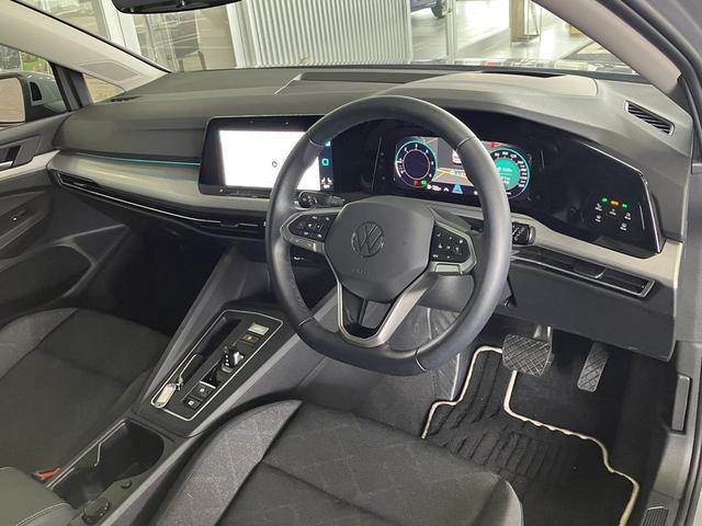 ゴルフ ＴＤＩアクティブアドバンス　プラチナムエディション　認定中古車　純正ナビ　ＥＴＣ　Ｂカメラ　衝突軽減ブレーキ　アダクディブクルーズ　ブラインドスポットモニター　リアトラフィックアラート（12枚目）