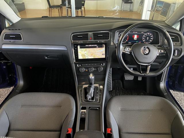 ゴルフ ＴＳＩコンフォートライン　マイスター　認定中古車　純正ナビ　ＥＴＣ　Ｂカメラ　衝突軽減ブレーキ　アダクディブクルーズ　ブラインドスポットモニター　リアトラフィックアラート（11枚目）