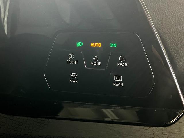 ���C�g�X�C�b�`�ł��B�t�����g�t�H�O�����v���Ȃ��̂ŁA�w�b�h���C�g���t�H�O�����v�̋@�\������g�I�[���E�F�U�[���C�g�h�𑕔����Ă��܂��B