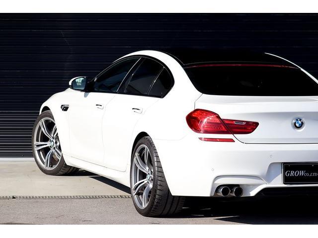 Ｍ６ グランクーペ　４．４リッターＶ８ツインターボ５６０ｐｓ／７速デュアルクラッチ式ＡＴ（Ｍ　ＤＣＴドライブロジック）／（Ｍ６専用装備）カーボンファイバー強化プラスチック（ＣＦＲＰ）製ルーフ／カーボンディフュ―ザー／（15枚目）