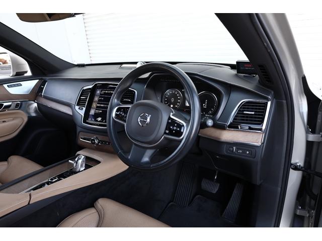 ＸＣ９０ Ｔ８　ツインエンジン　ＡＷＤ　インスクリプション　Ｂｏｗｅｒｓ＆Ｗｉｌｋｉｎｓ　パノラマサンルーフ　電格サードシート　７人乗り　マッサージ機能付きパフォーレイテッドファインナッパレザー　ベンチレーター　純正２１ＡＷ　ヘッドアップＤ　電動テールゲート（3枚目）