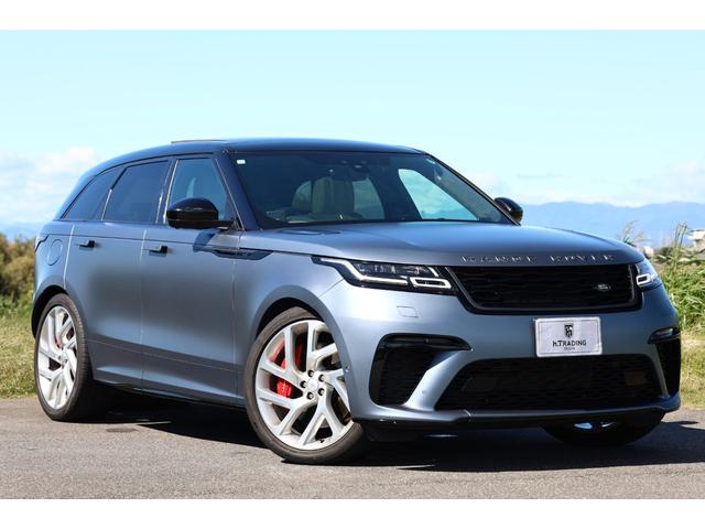 レンジローバーヴェラール ＳＶオートバイオグラフィーダイナミックエディション　５３台限定車　専用ボディカラー　ＳＶＯバイロンブルー（サテンフィニッシュ）専用２２インチ“スタイル５１１３”ＡＷ　専用ディスクブレーキ（フロント３９５ｍｍ径／リヤ３９６ｍｍ径）アクティブ・エキゾースト（16枚目）