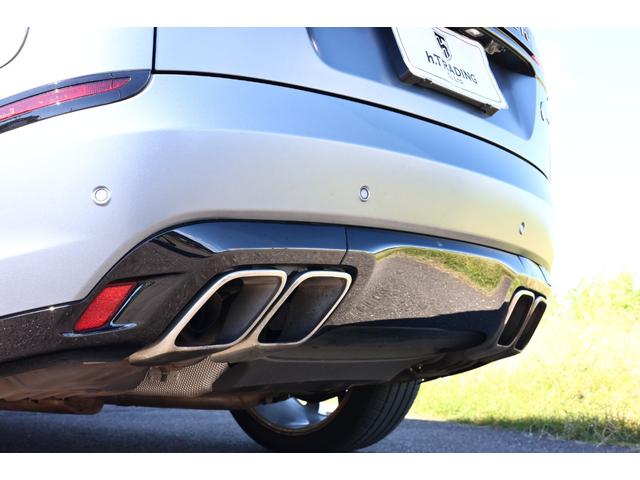 レンジローバーヴェラール ＳＶオートバイオグラフィーダイナミックエディション　５３台限定車　専用ボディカラー　ＳＶＯバイロンブルー（サテンフィニッシュ）専用２２インチ“スタイル５１１３”ＡＷ　専用ディスクブレーキ（フロント３９５ｍｍ径／リヤ３９６ｍｍ径）アクティブ・エキゾースト（37枚目）