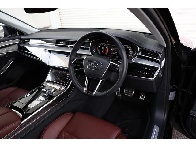 Ｓ８ ベースグレード　後期　ブラックＡｕｄｉ　ｒｉｎｇｓ＆ブラックスタイリングパッケージ　ＨＤマトリクスＬＥＤ　プレディクティブアクティブサスペンション　ＯＰ２１ＡＷ　Ｂ＆Ｏ　パワークロージングドア　ＡＣＣ　電動トランク（3枚目）