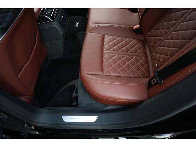 Ｓ８ ベースグレード　後期　ブラックＡｕｄｉ　ｒｉｎｇｓ＆ブラックスタイリングパッケージ　ＨＤマトリクスＬＥＤ　プレディクティブアクティブサスペンション　ＯＰ２１ＡＷ　Ｂ＆Ｏ　パワークロージングドア　ＡＣＣ　電動トランク（50枚目）