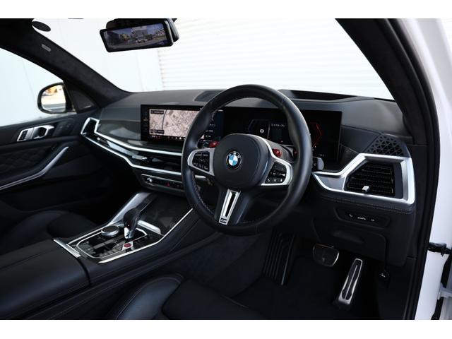 Ｘ５ Ｍ コンペティション　新車保証　１オーナー　Ｍコンフォートパッケージ　アダプティブＬＥＤ　マッサージ機能付メリノレザー　ベンチレーター　パノラマサンルーフ　純正ナビ　全方位カメラ　ｈａｒｍａｎ／ｋａｒｄｏｎ　２１／２２ＡＷ（3枚目）