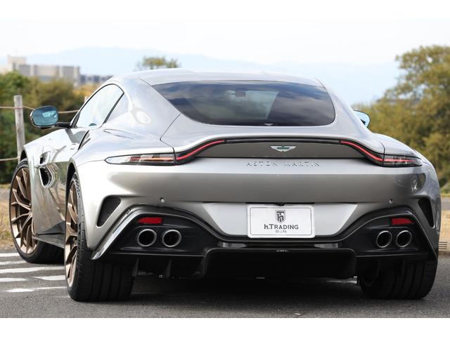 ヴァンテージ ベースグレード　現行　新車保証　Ｂｏｗｅｒｓ＆Ｗｉｌｋｉｎｓ　スポーツプラスシート　ベンチレーター　スモークドテール　２１Ｙスポーク鍛造ＡＷ　カーボンセラミックブレーキ　グロス２×２ツインカーボンファイバーロアー（2枚目）