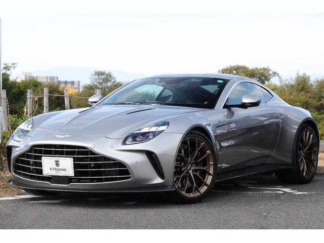 ヴァンテージ ベースグレード　現行　新車保証　Ｂｏｗｅｒｓ＆Ｗｉｌｋｉｎｓ　スポーツプラスシート　ベンチレーター　スモークドテール　２１Ｙスポーク鍛造ＡＷ　カーボンセラミックブレーキ　グロス２×２ツインカーボンファイバーロアー（5枚目）