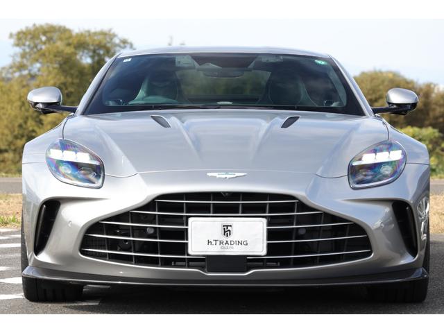 ヴァンテージ ベースグレード　現行　新車保証　Ｂｏｗｅｒｓ＆Ｗｉｌｋｉｎｓ　スポーツプラスシート　ベンチレーター　スモークドテール　２１Ｙスポーク鍛造ＡＷ　カーボンセラミックブレーキ　グロス２×２ツインカーボンファイバーロアー（12枚目）