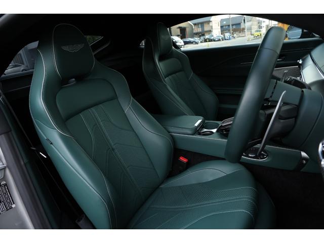 ヴァンテージ ベースグレード　現行　新車保証　Ｂｏｗｅｒｓ＆Ｗｉｌｋｉｎｓ　スポーツプラスシート　ベンチレーター　スモークドテール　２１Ｙスポーク鍛造ＡＷ　カーボンセラミックブレーキ　グロス２×２ツインカーボンファイバーロアー（13枚目）