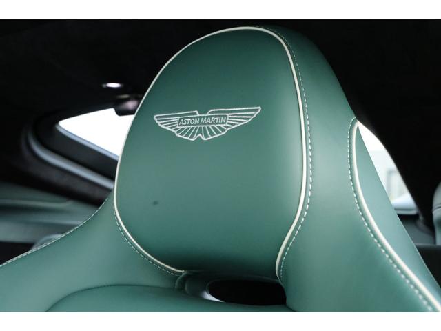 ヴァンテージ ベースグレード　現行　新車保証　Ｂｏｗｅｒｓ＆Ｗｉｌｋｉｎｓ　スポーツプラスシート　ベンチレーター　スモークドテール　２１Ｙスポーク鍛造ＡＷ　カーボンセラミックブレーキ　グロス２×２ツインカーボンファイバーロアー（14枚目）