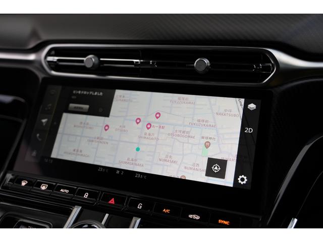 ヴァンテージ ベースグレード　現行　新車保証　Ｂｏｗｅｒｓ＆Ｗｉｌｋｉｎｓ　スポーツプラスシート　ベンチレーター　スモークドテール　２１Ｙスポーク鍛造ＡＷ　カーボンセラミックブレーキ　グロス２×２ツインカーボンファイバーロアー（16枚目）