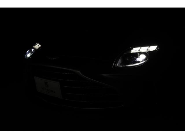 ヴァンテージ ベースグレード　現行　新車保証　Ｂｏｗｅｒｓ＆Ｗｉｌｋｉｎｓ　スポーツプラスシート　ベンチレーター　スモークドテール　２１Ｙスポーク鍛造ＡＷ　カーボンセラミックブレーキ　グロス２×２ツインカーボンファイバーロアー（20枚目）