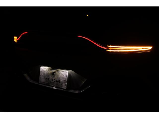 ヴァンテージ ベースグレード　現行　新車保証　Ｂｏｗｅｒｓ＆Ｗｉｌｋｉｎｓ　スポーツプラスシート　ベンチレーター　スモークドテール　２１Ｙスポーク鍛造ＡＷ　カーボンセラミックブレーキ　グロス２×２ツインカーボンファイバーロアー（21枚目）