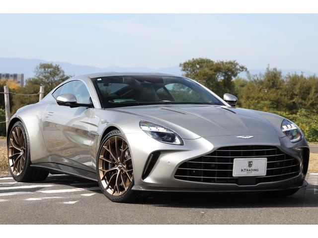 ヴァンテージ ベースグレード　現行　新車保証　Ｂｏｗｅｒｓ＆Ｗｉｌｋｉｎｓ　スポーツプラスシート　ベンチレーター　スモークドテール　２１Ｙスポーク鍛造ＡＷ　カーボンセラミックブレーキ　グロス２×２ツインカーボンファイバーロアー（23枚目）