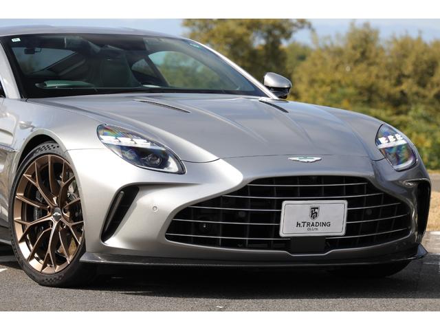 ヴァンテージ ベースグレード　現行　新車保証　Ｂｏｗｅｒｓ＆Ｗｉｌｋｉｎｓ　スポーツプラスシート　ベンチレーター　スモークドテール　２１Ｙスポーク鍛造ＡＷ　カーボンセラミックブレーキ　グロス２×２ツインカーボンファイバーロアー（24枚目）